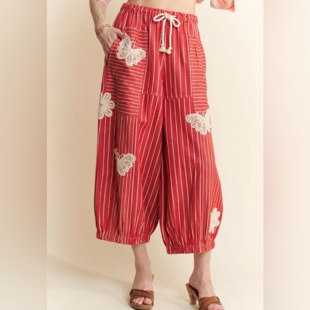 DAVI & DANI Red Striped Capris with White Lace